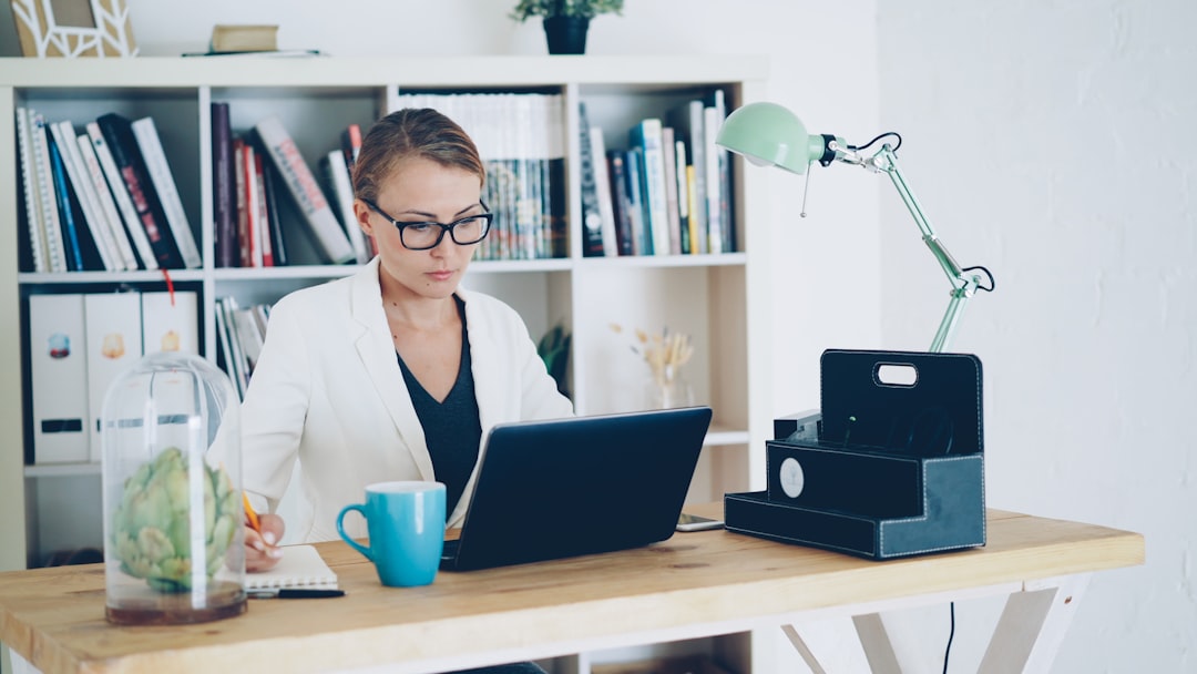 AI-powered solopreneur scaling guide thumbnail